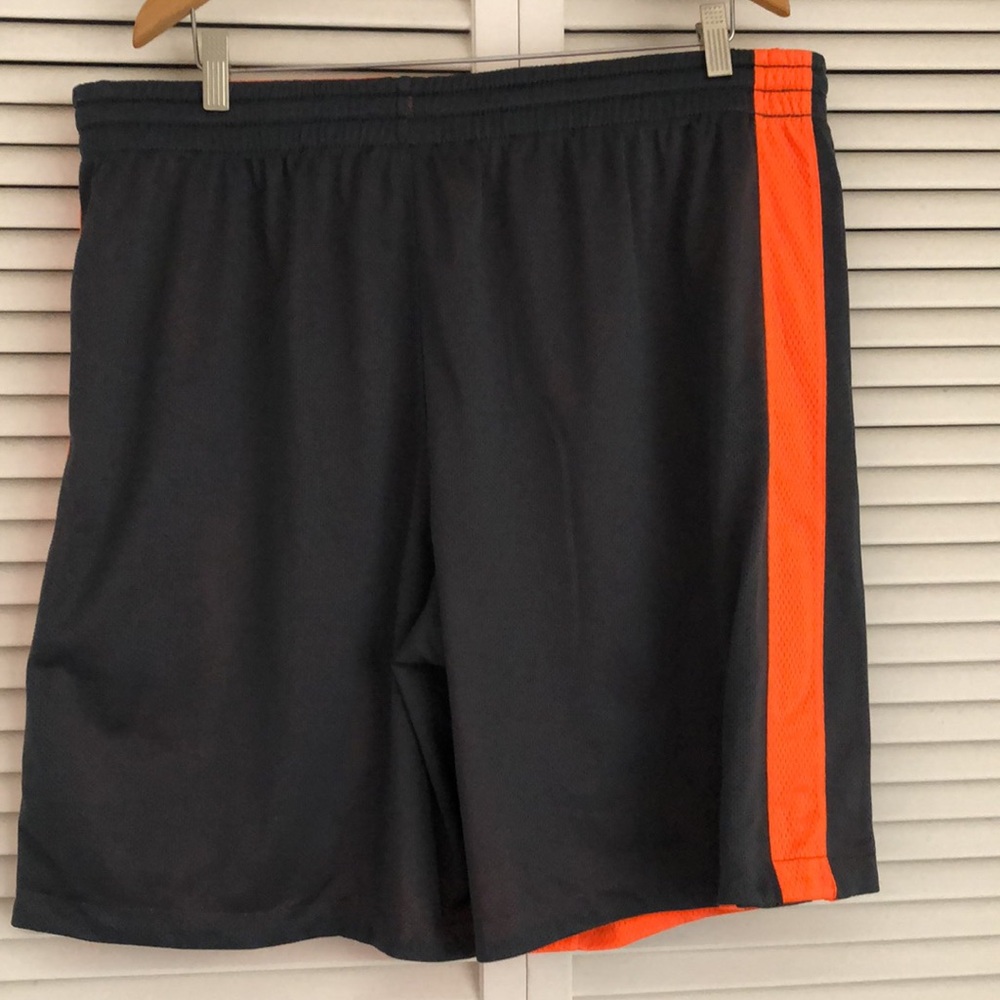 NWOT Men’s Reversible Athletic Shorts